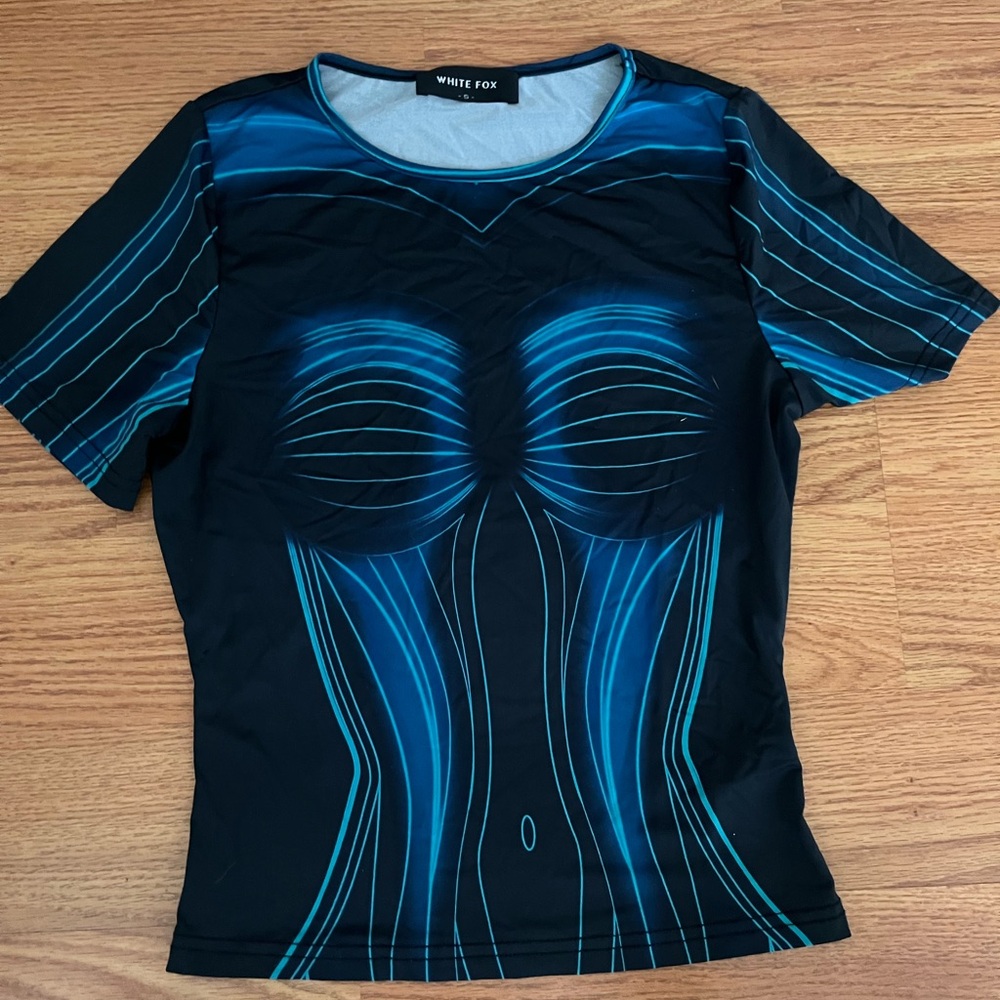 White Fox Boutique Blue Graphic Fitted Short Sleeve Tee